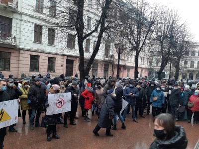 «Задихнись, але заплати»: у Чернівцях люди вимагають зниження тарифів - фото