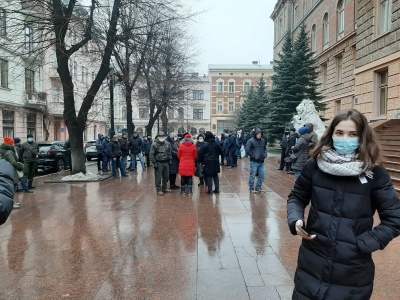 «Задихнись, але заплати»: у Чернівцях люди вимагають зниження тарифів - фото