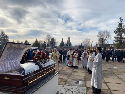 У Чернівцях попрощалися з екс-нардепом Миколою Романюком – фото