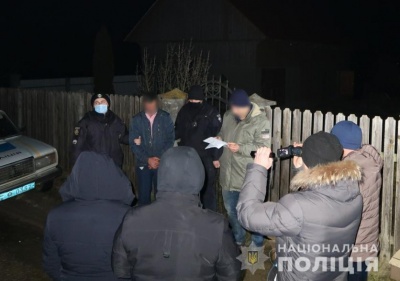 Жорстоке вбивство на Буковині: поліція знайшла чоловіка, який зарізав свого гостя