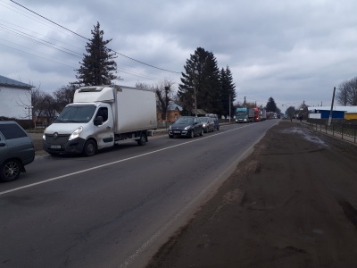 Трасу «Чернівці–Снятин» знову заблокували: жителі Берегомета вийшли на «тарифний» протест