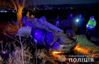 На Буковині перекинувся позашляховик BMW: двоє пасажирів травмовані, серед них дитина