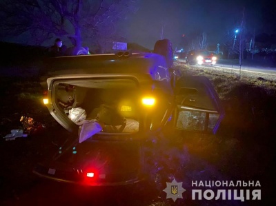 На Буковині перекинувся позашляховик BMW: двоє пасажирів травмовані, серед них дитина