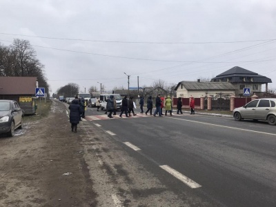 Важливу трасу поблизу Чернівців знову перекрили через «тарифний» протест