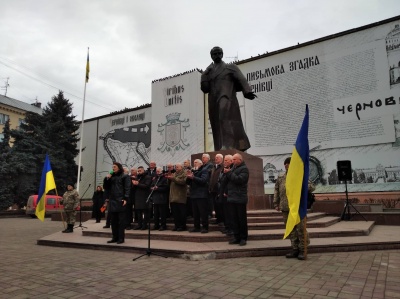 У Чернівцях жителі вшанували пам’ять героїв бою під Крутами – фото