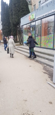 Проходила повз: у Чернівцях бродячий собака напав на дівчину