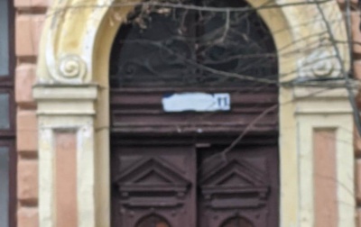 У Чернівцях невідомі зафарбували табличку із назвою вулиці Степана Бандери