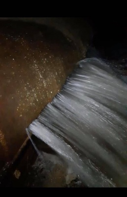 Аварія на водогоні під Чернівцями: з’явились фото масштабної тріщини у трубопроводі