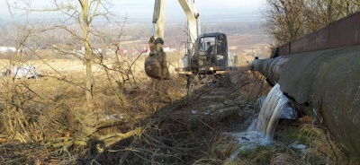 У «Чернівціводоканалі» розповіли, як ліквідовують масштабну аварію на водогоні – фото