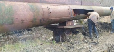 Тріщина завдовжки три метри: "Чернівціводоканал" показав, як ремонтує водогін - фото