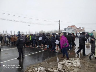 Трасу «Чернівці-Снятин» заблокували: «тарифний» протест розпочався у Мамаївцях
