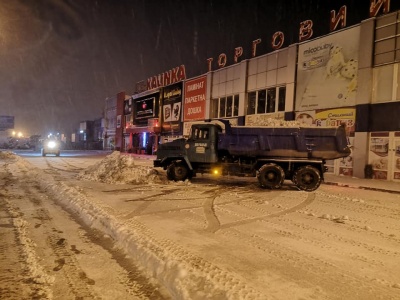 На Калинівському ринку зі снігопадом борються 22 одиниці техніки – директор