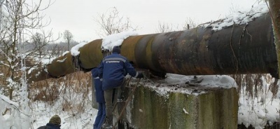 Залатали перший витік: у водоканалі Чернівців показали, як ліквідовують чергову аварію на водогоні