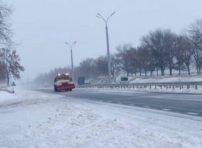 Водіїв попередили про ожеледицю на дорогах Буковини