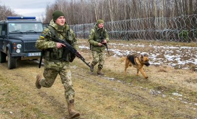 Цигарки везуть і на авто, і підводами: яка ситуація на українсько-румунському кордоні