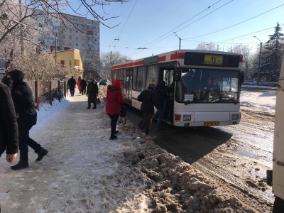 Як виглядають тротуари та дороги Чернівців після нічної негоди – фото