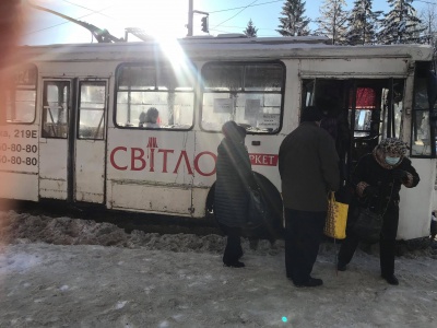 Як виглядають тротуари та дороги Чернівців після нічної негоди – фото