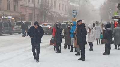 Сніговий колапс у Чернівцях: рух тролейбусів у місті ускладнений