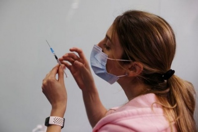 Початок вакцинації в Україні: коли можна записатися і хто робитиме щеплення
