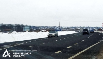 Великі траси Буковини  проїзні, але водіям радять мати при собі лопату для очистки снігу