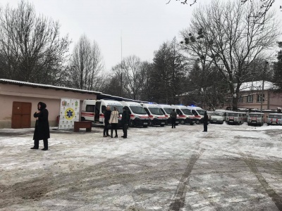 Кожна машина по 2 мільйони: Чернівці отримали сучасні карети швидкої допомоги – фото