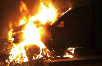 Зайнявся «Opel», а за ним і гараж: за добу на Буковині згоріли три автівки