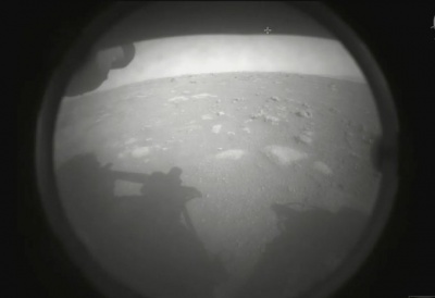 Американський марсохід успішно приземлився на Червону планету і зробив перші знімки - відео
