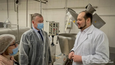Йогурт і сметана на ізраїльському обладнанні: як працює молочний завод у Чернівцях