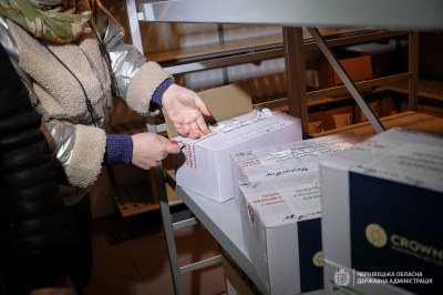 Привезені до Чернівців вакцини вже розвантажили – фото