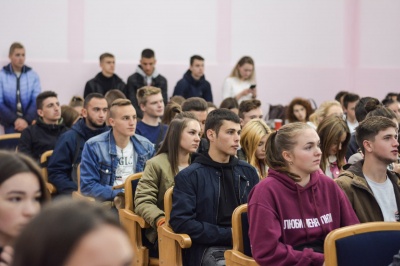 Чернівецький торговельно-економічний інститут КНТЕУ запрошує студентів на навчання у 2021-2022 н.р.*