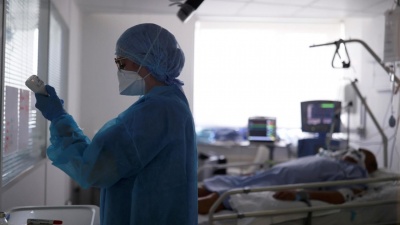 Реанімації чотирьох лікарень на Буковині переповнені ковід-хворими