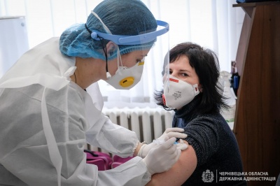 Вакцинація від COVID-19 на Буковині: вже щепилися 114 медиків