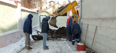 У дитсадку Чернівців частина тепломережі опинилася на подвір’ї сусіда - фото