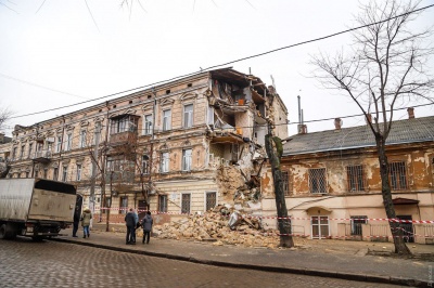 Стіна рухнула: в Одесі обвалився будинок - фото