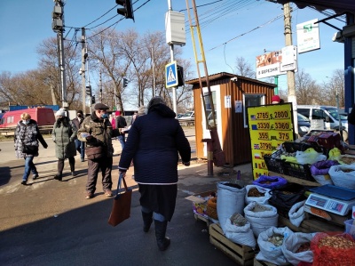 «Заборонене на продаж не виставляємо»: що відбувається на Калинівському ринку, який закрили на карантин