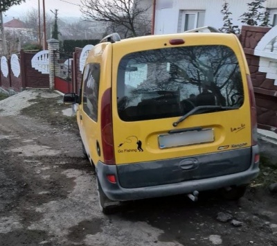 ДТП із потерпілими у Чернівцях: водій Renault збив двох підлітків