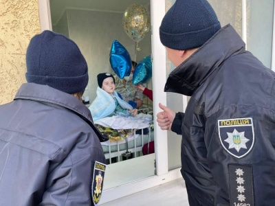 Волонтерка з Чернівців розповіла про стан важкохворого хлопчика, якого посвятили у патрульні