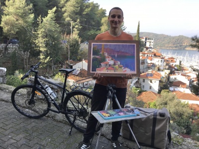 «Якось місяць жив у гробниці»: художник із Буковини подорожує світом на велосипеді
