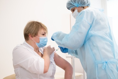 Вакцинація в Україні: скільки людей щепили від коронавірусу за добу