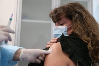 "Вакцинація його не зупинить": названо рік, у якому прогнозують спад коронавірусу 