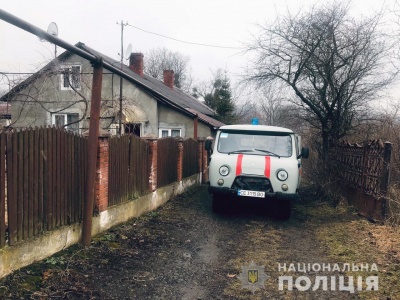 Жорстоке вбивство у Чернівцях: невідомий ударив жінку ножем у груди