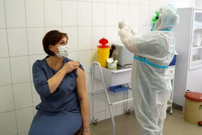 В Україні за два тижні вакцинувалось від коронавірусу менше 30 тисяч людей