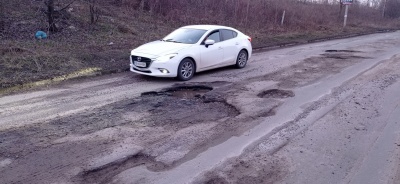 У міській раді Чернівців розповіли, коли почнуть «латати» ями на дорогах