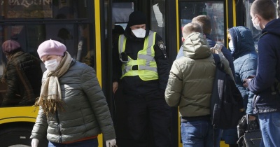 Обмежувати і забороняти: уряд дозволив місцевій владі самій визначати рух транспорту в "червоних зонах"