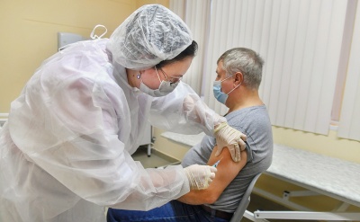 Люди якого віку у найвищій зоні ризику зараження коронавірусом в Україні