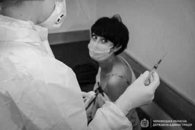 Вакцинація на Буковині: скількох мешканців області щепили від коронавірусу