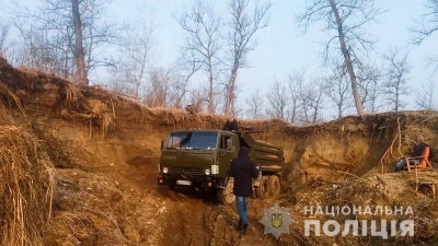 На Кіцманщині поліцейські розслідують факт нелегального використання природних надр 