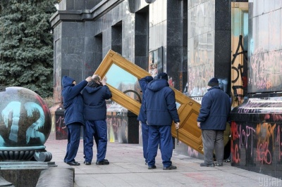 Художня галерея захотіла викупити розмальовані двері Офісу президента 