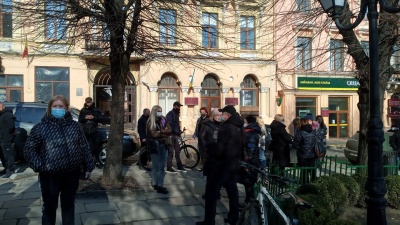 «Вимагаємо права на працю»: у центрі Чернівців мітингують підприємці Калинівського ринку – фото