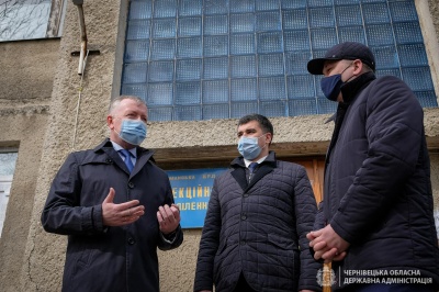 «Вже не треба підвозити балони»: у лікарні на Буковині запрацювала киснева станція - фото